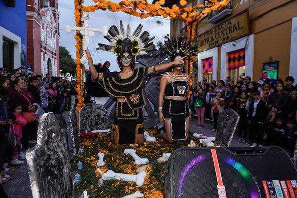 ¡Celebramos el Día de Muertos con un Espectacular Desfile de Disfraces!