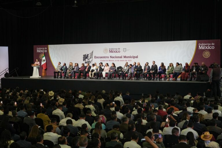 Presidente de Zacapoaxtla participa en Encuentro Nacional Municipal 2025