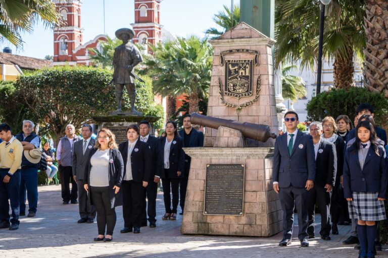 Margarito Rojas Parra encabeza evento de Conmemoración del Día de la Bandera en Zacapoaxtla