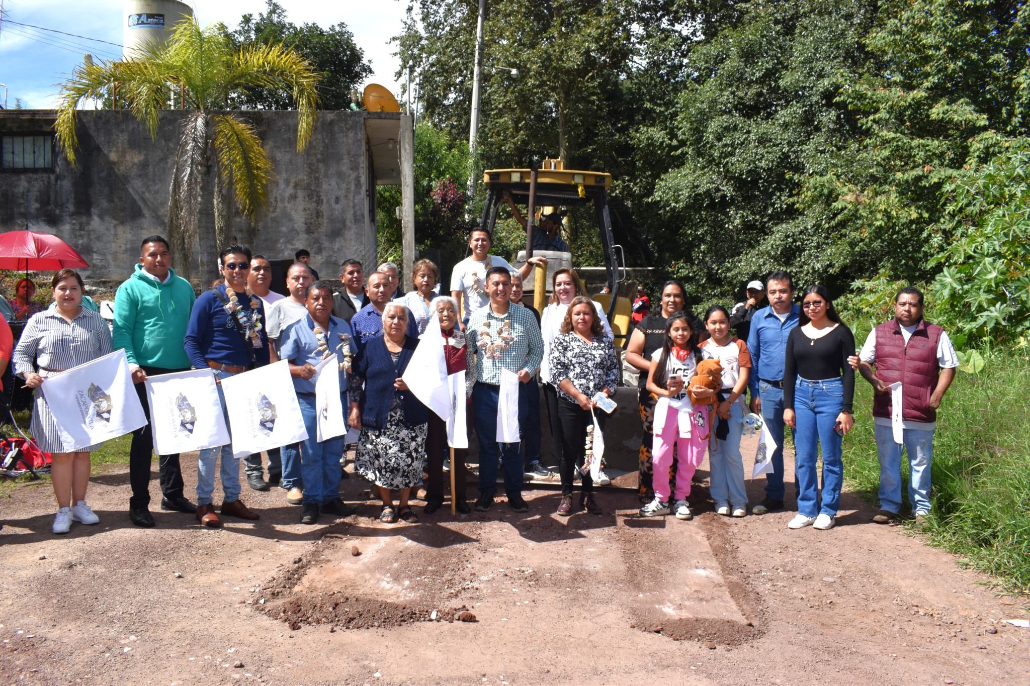 Después de 30 años de espera, inician los trabajos de Pavimentación en la Calle Acuesco, en Xaltetela.