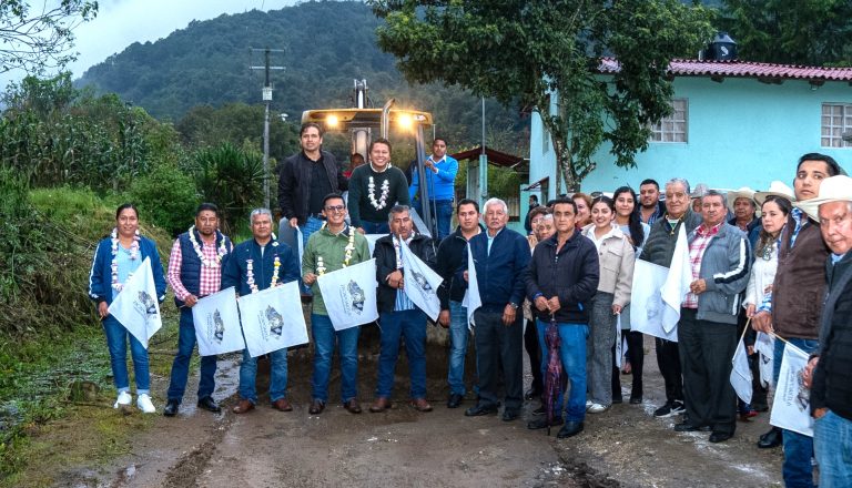 Margarito Rojas Parra da inicio a los trabajos de Pavimentación en Jilotepec.