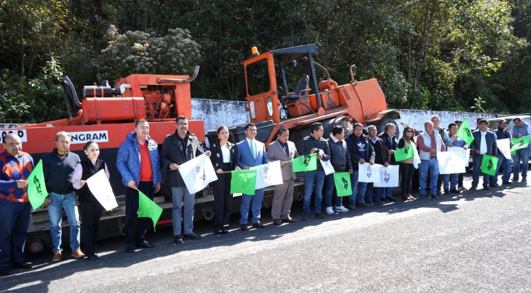 Iniciaron los trabajos de aplicación de sello y señalamiento horizontal sobre el kilómetro 14 de la carretera Acuaco – Zacapoaxtla.