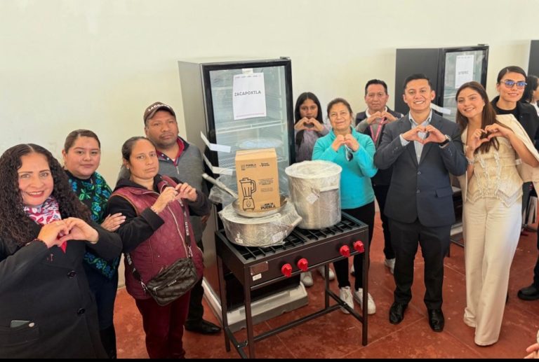 Instituciones Educativas de Zacapoaxtla recibieron el equipamiento para 38 desayunadores que migraron de la modalidad fría a caliente.